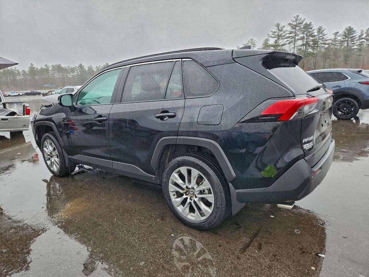2024 TOYOTA RAV4 XLE PREMIUM photo 5