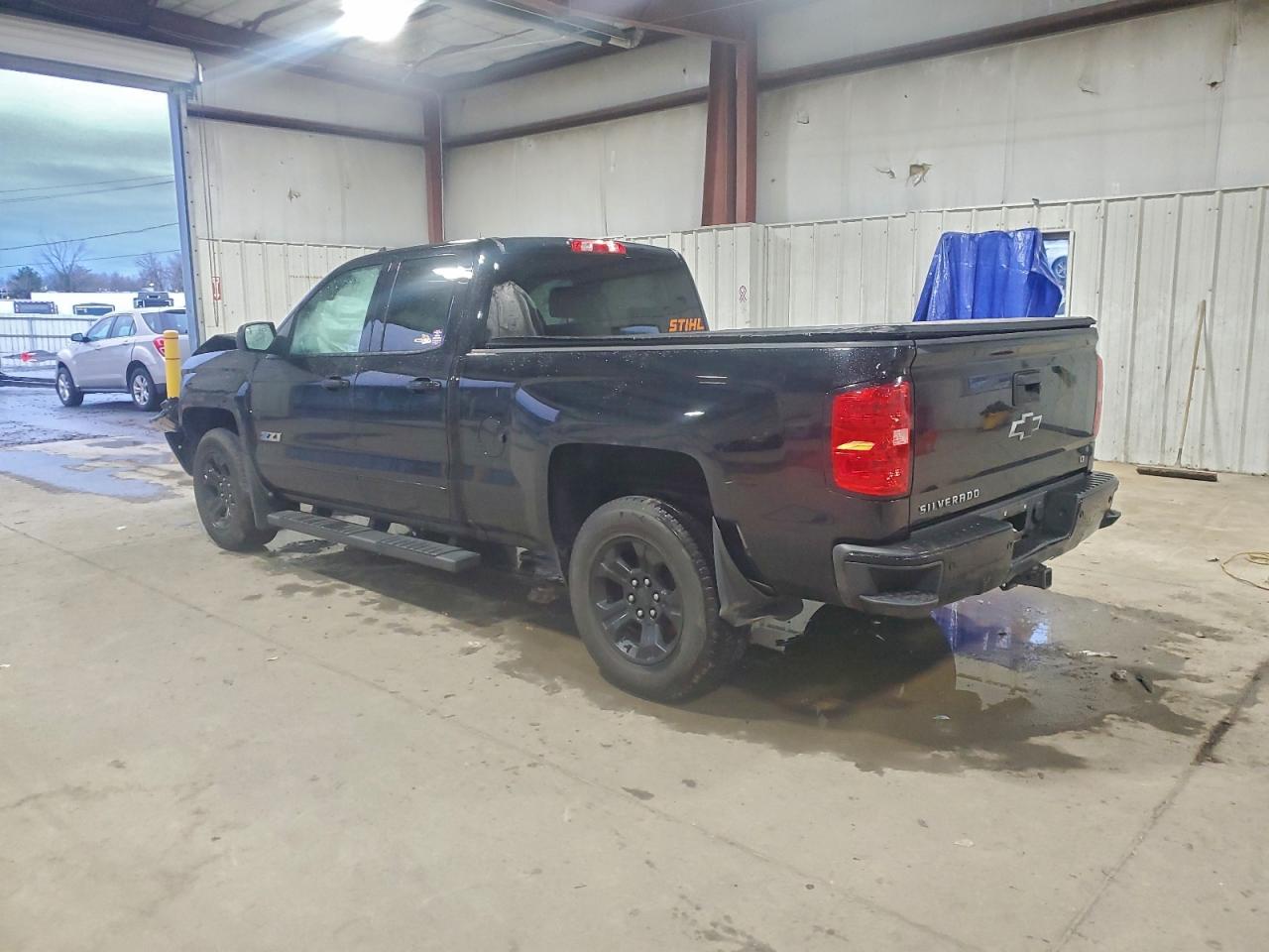 2017 CHEVROLET SILVERADO K1500 LT photo 2