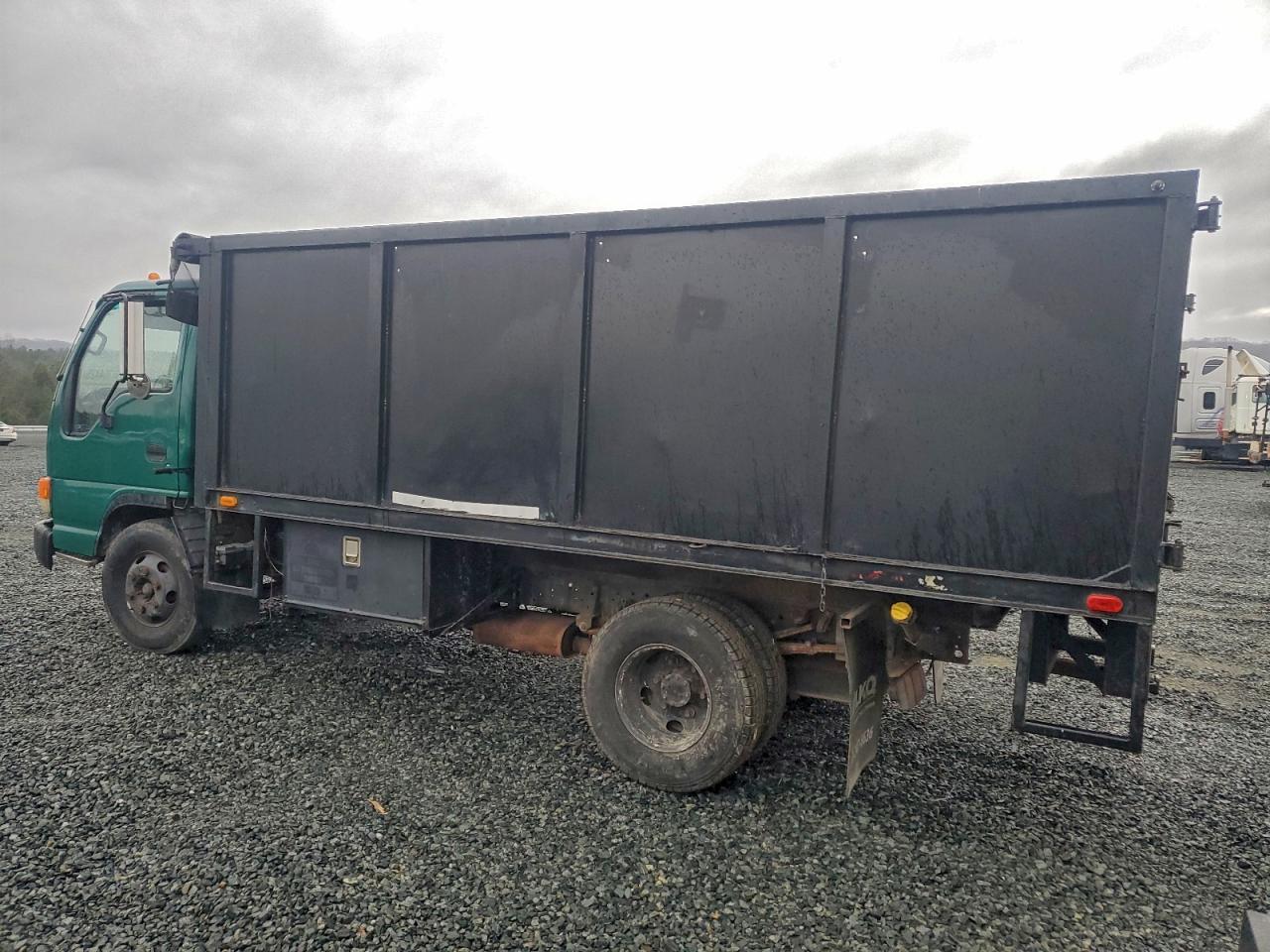2004 ISUZU NPR photo 2