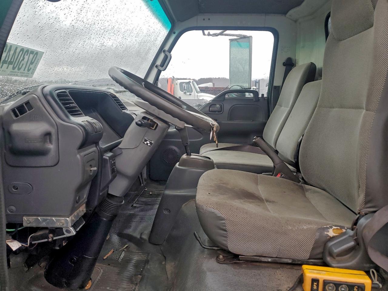 2004 ISUZU NPR photo 7