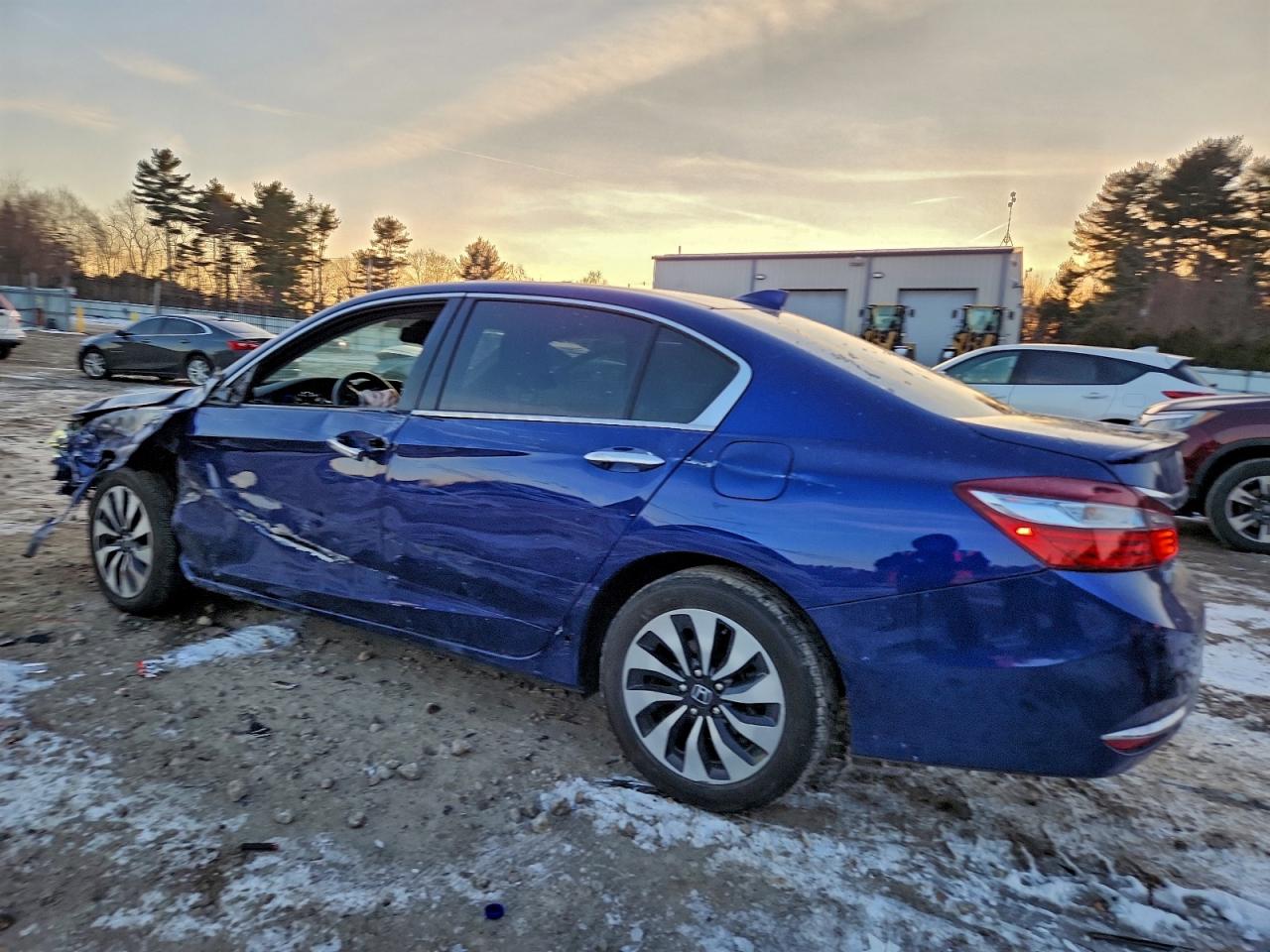 2017 HONDA ACCORD TOURING HYBRID photo 2
