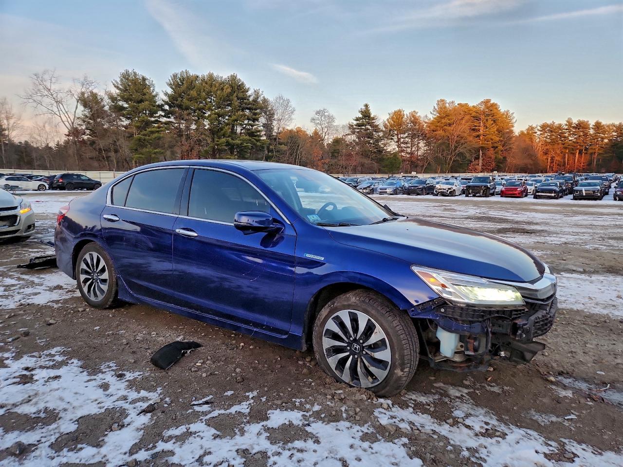2017 HONDA ACCORD TOURING HYBRID photo 4