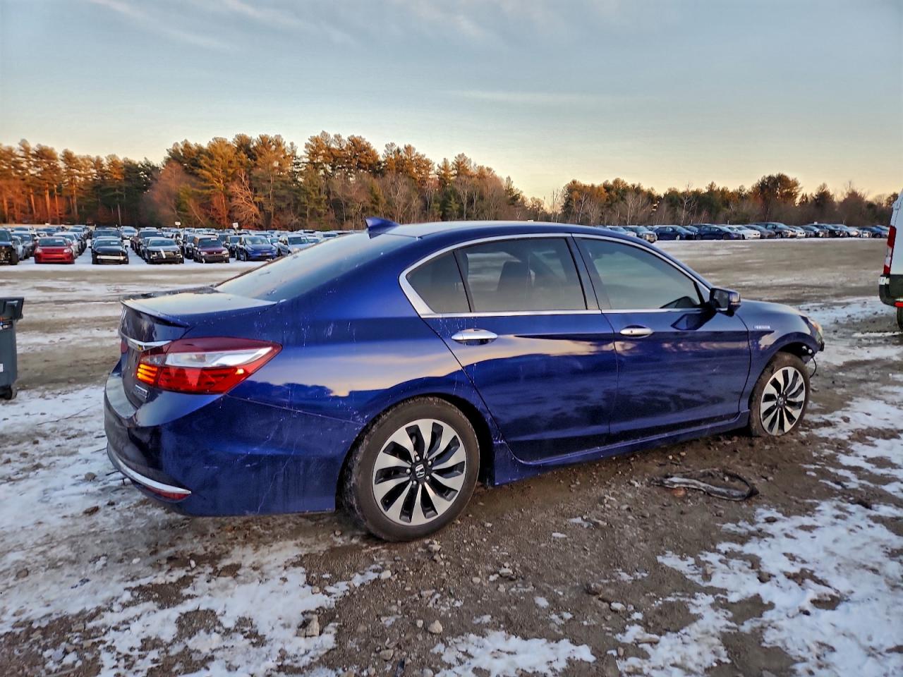 2017 HONDA ACCORD TOURING HYBRID photo 3