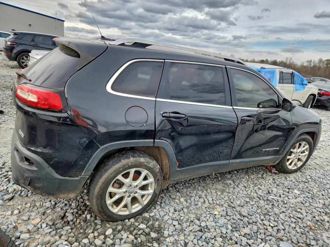 2015 JEEP CHEROKEE LATITUDE photo 3