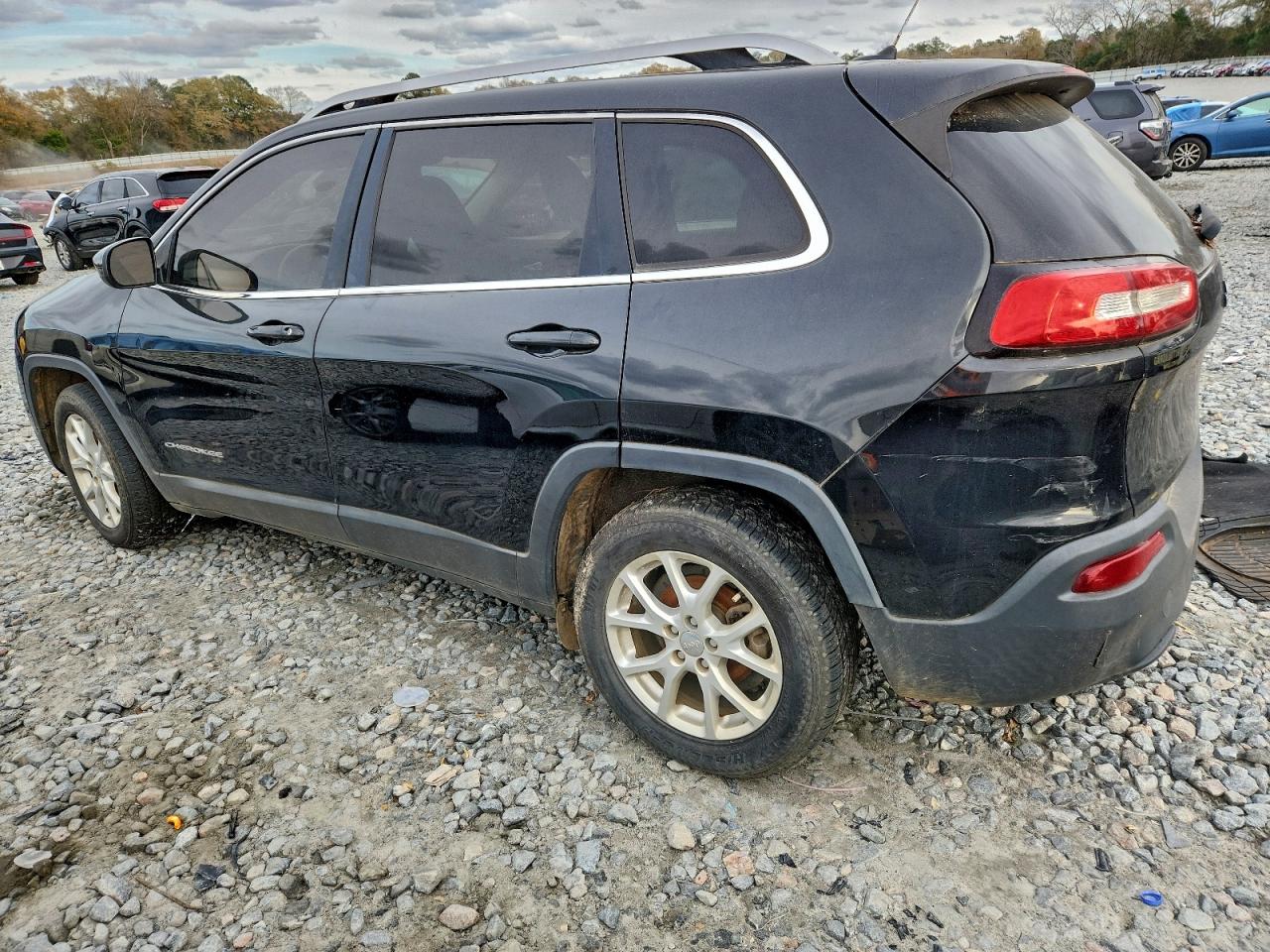 2015 JEEP CHEROKEE LATITUDE photo 2