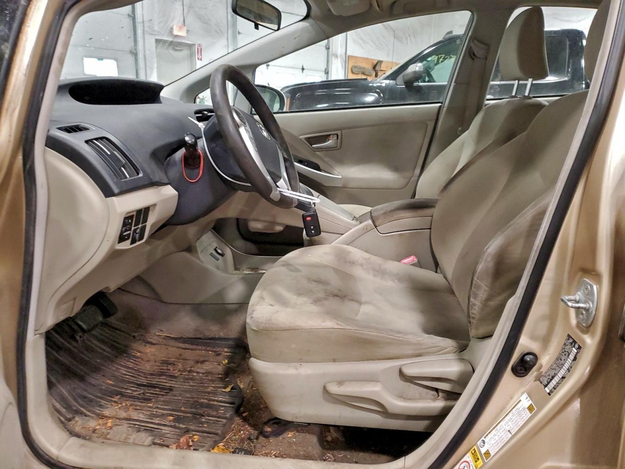 2010 TOYOTA PRIUS photo 7