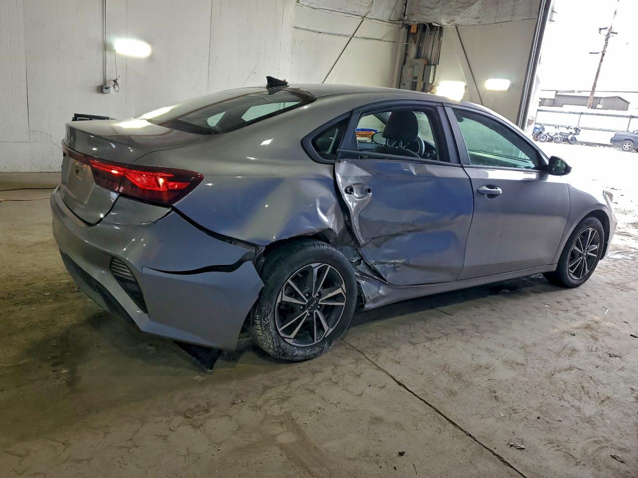 2023 KIA FORTE LX photo 3