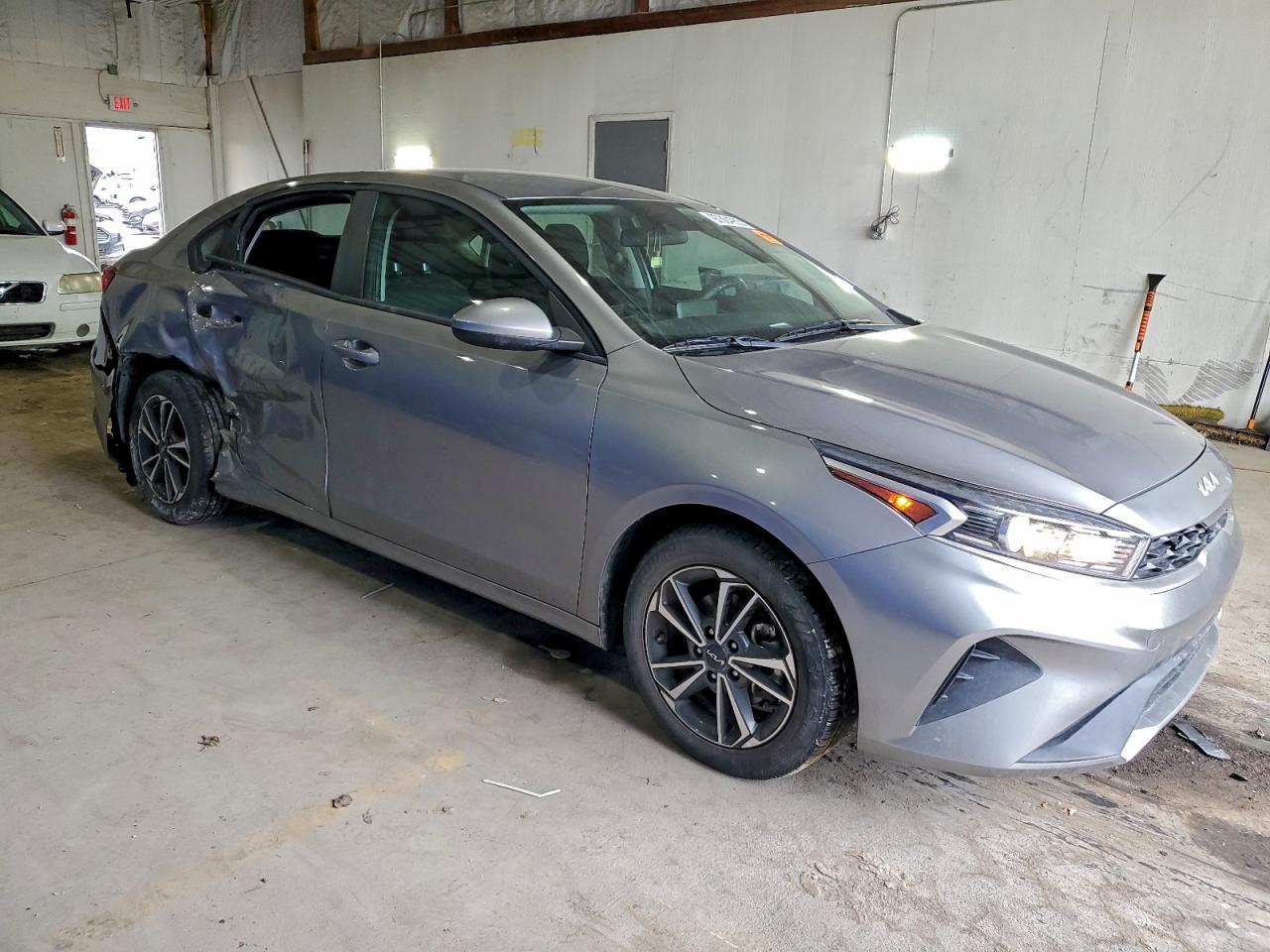 2023 KIA FORTE LX photo 4