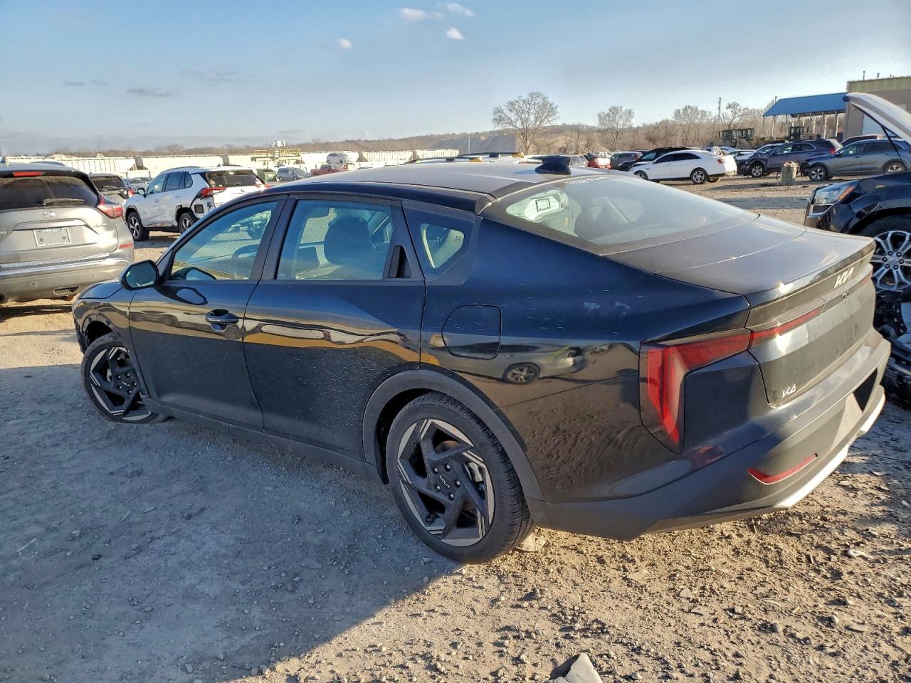 2025 KIA K4 photo 2