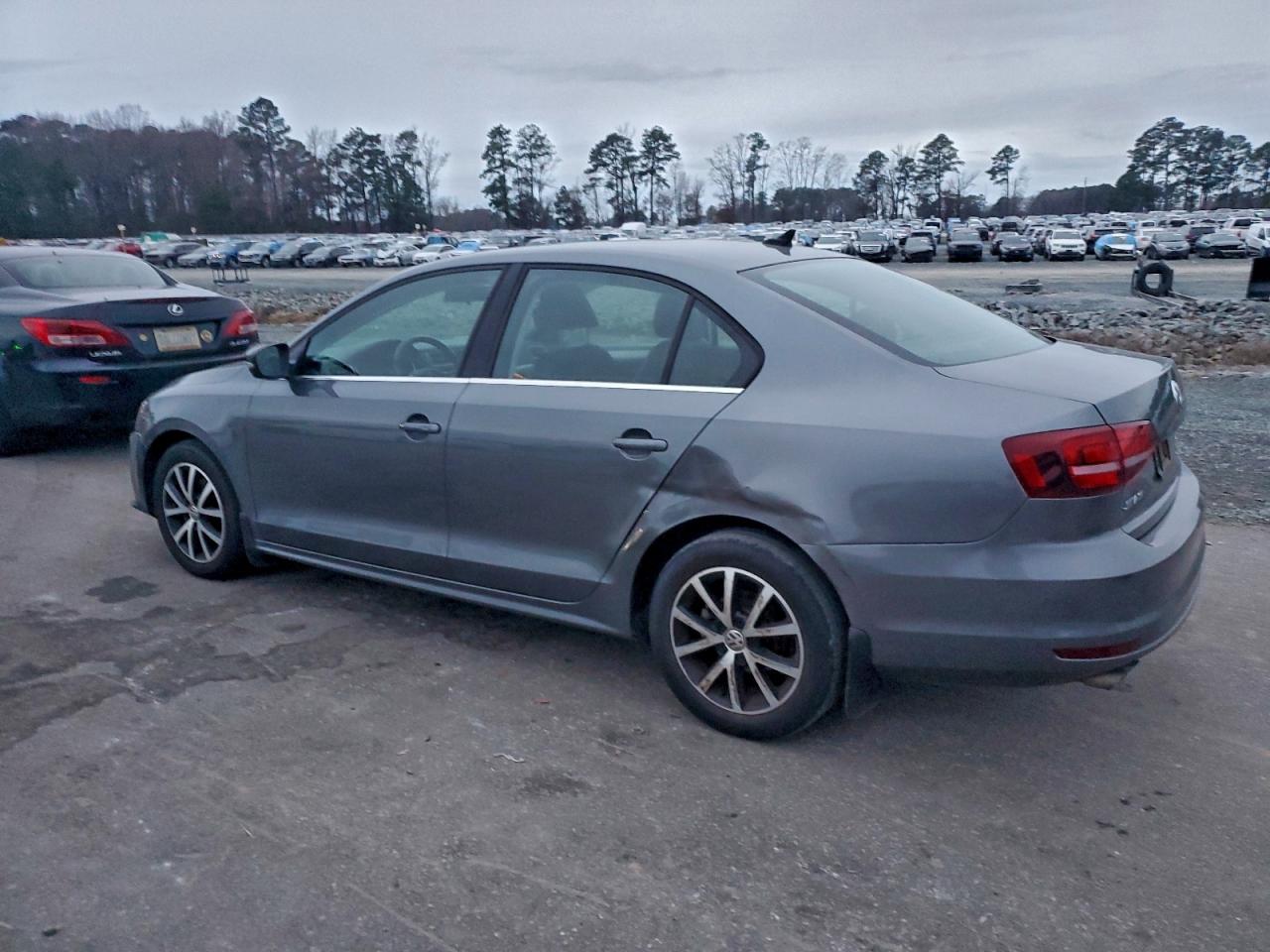 2017 VOLKSWAGEN JETTA SE photo 2
