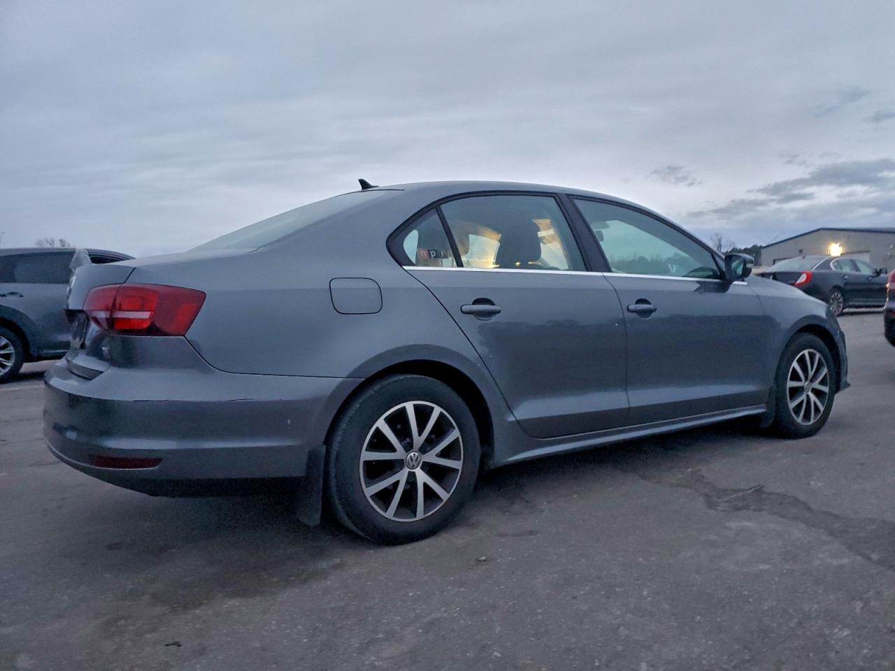 2017 VOLKSWAGEN JETTA SE photo 3