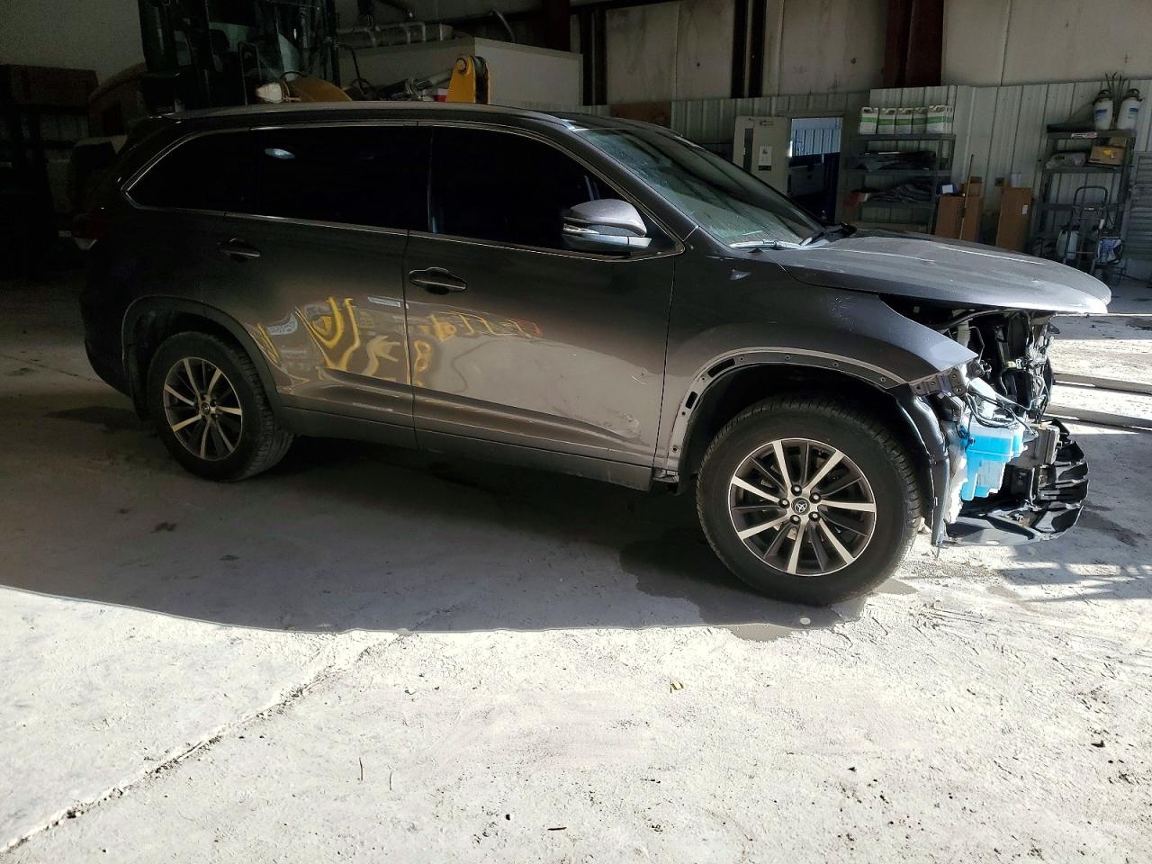 2018 TOYOTA HIGHLANDER SE photo 7