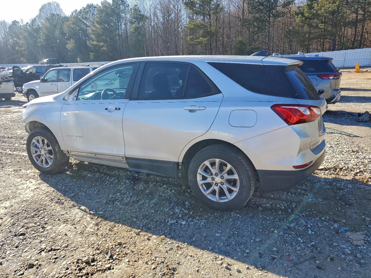 2020 CHEVROLET EQUINOX photo 2