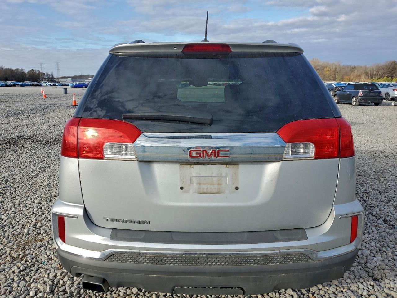 2017 GMC TERRAIN SLT photo 6