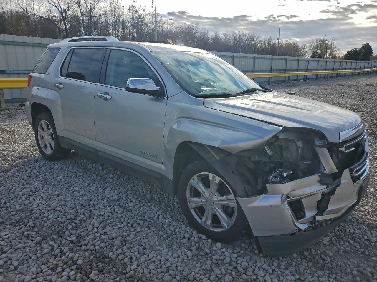 2017 GMC TERRAIN SLT photo 4