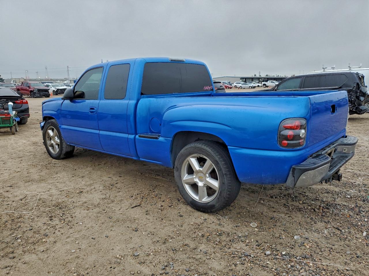 2004 CHEVROLET SILVERADO C1500 photo 2