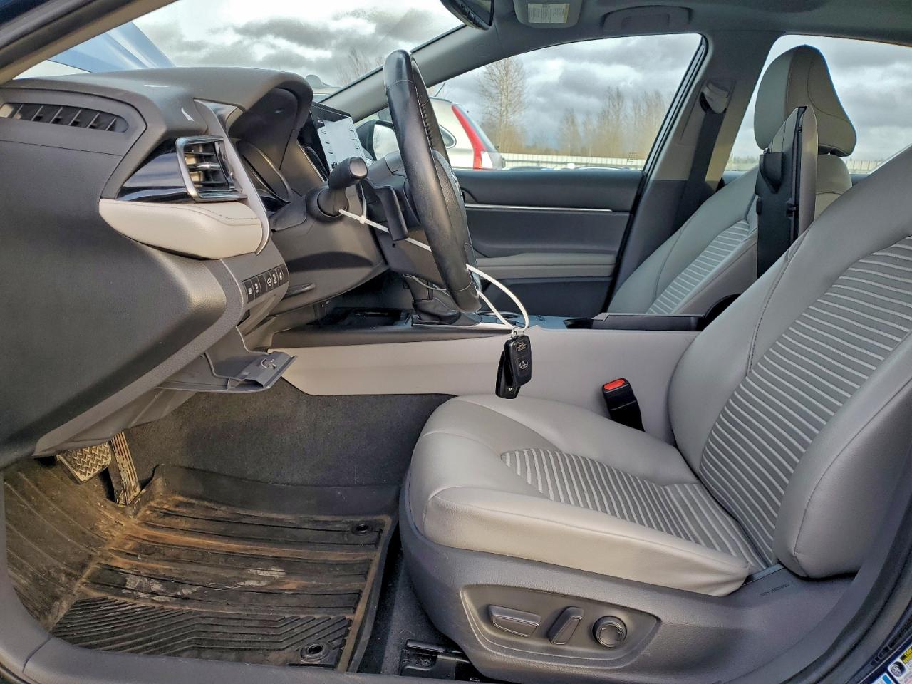 2021 TOYOTA CAMRY SE photo 7
