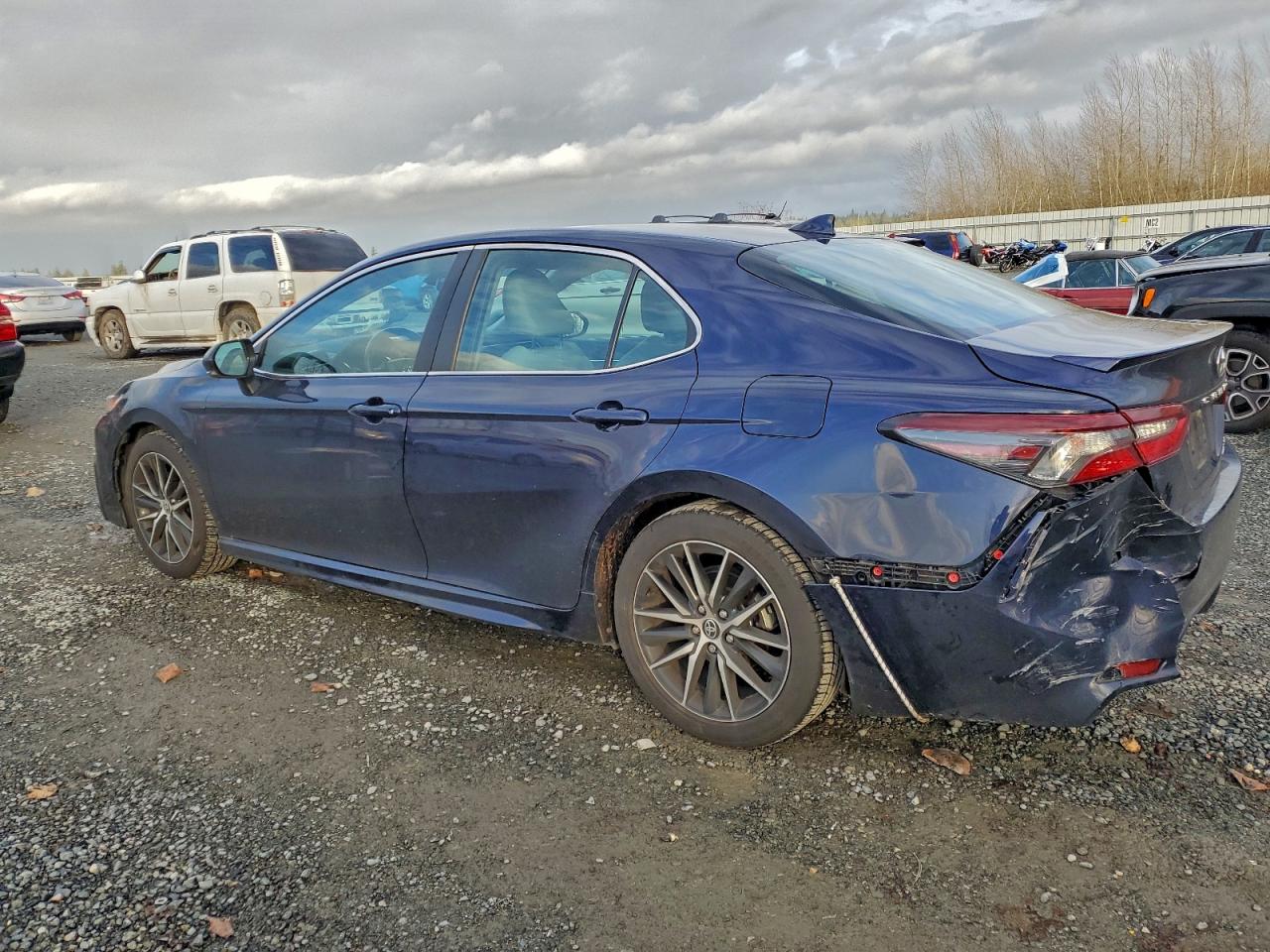 2021 TOYOTA CAMRY SE photo 2