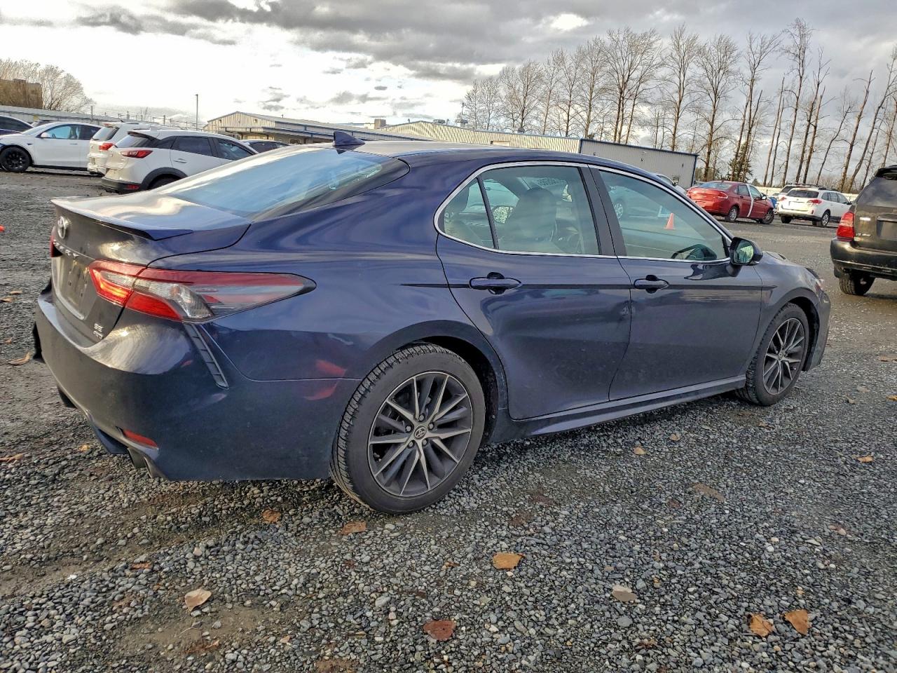 2021 TOYOTA CAMRY SE photo 3