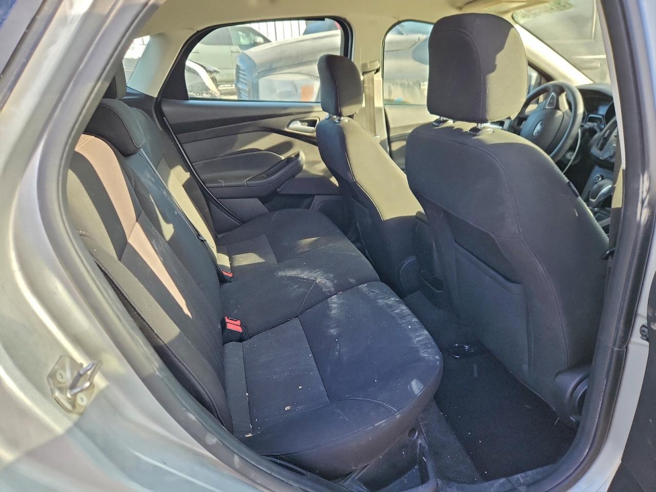 2017 FORD FOCUS SE photo 10