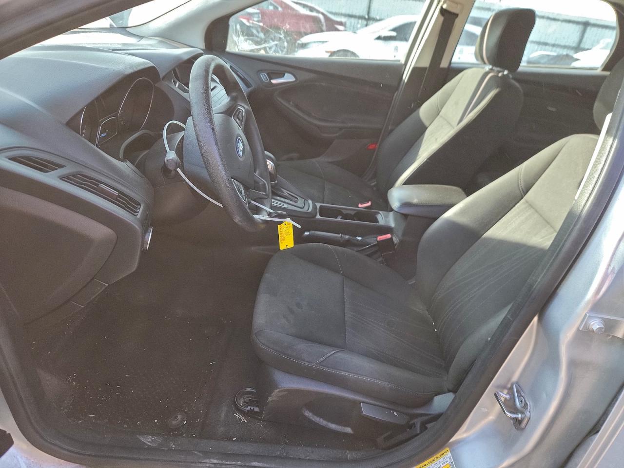 2017 FORD FOCUS SE photo 7