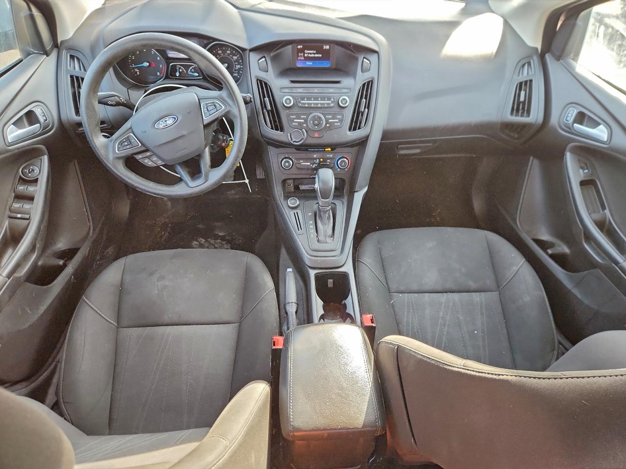 2017 FORD FOCUS SE photo 8
