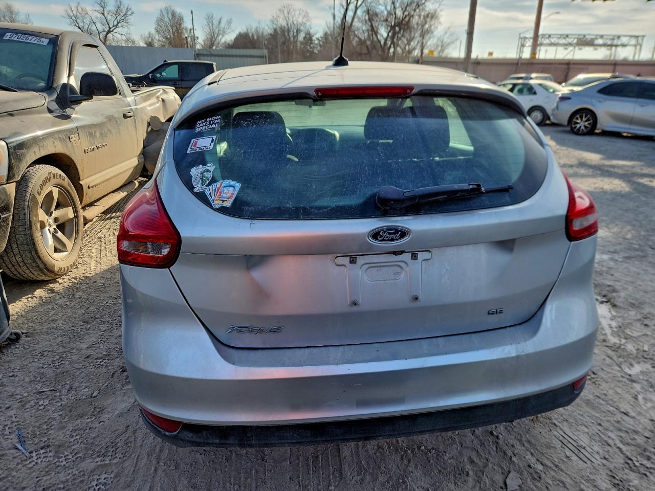 2017 FORD FOCUS SE photo 6