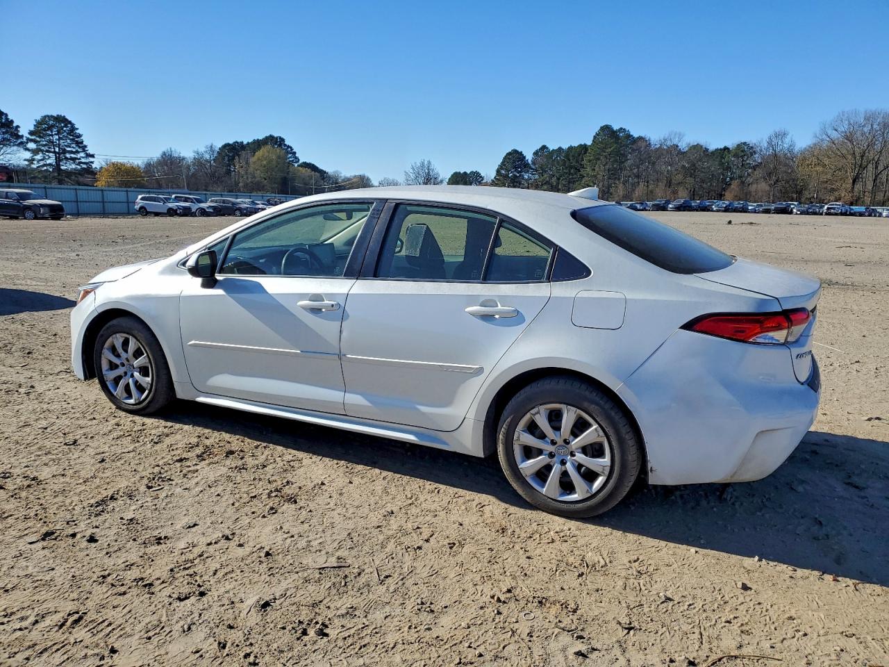 2021 TOYOTA COROLLA LE photo 2