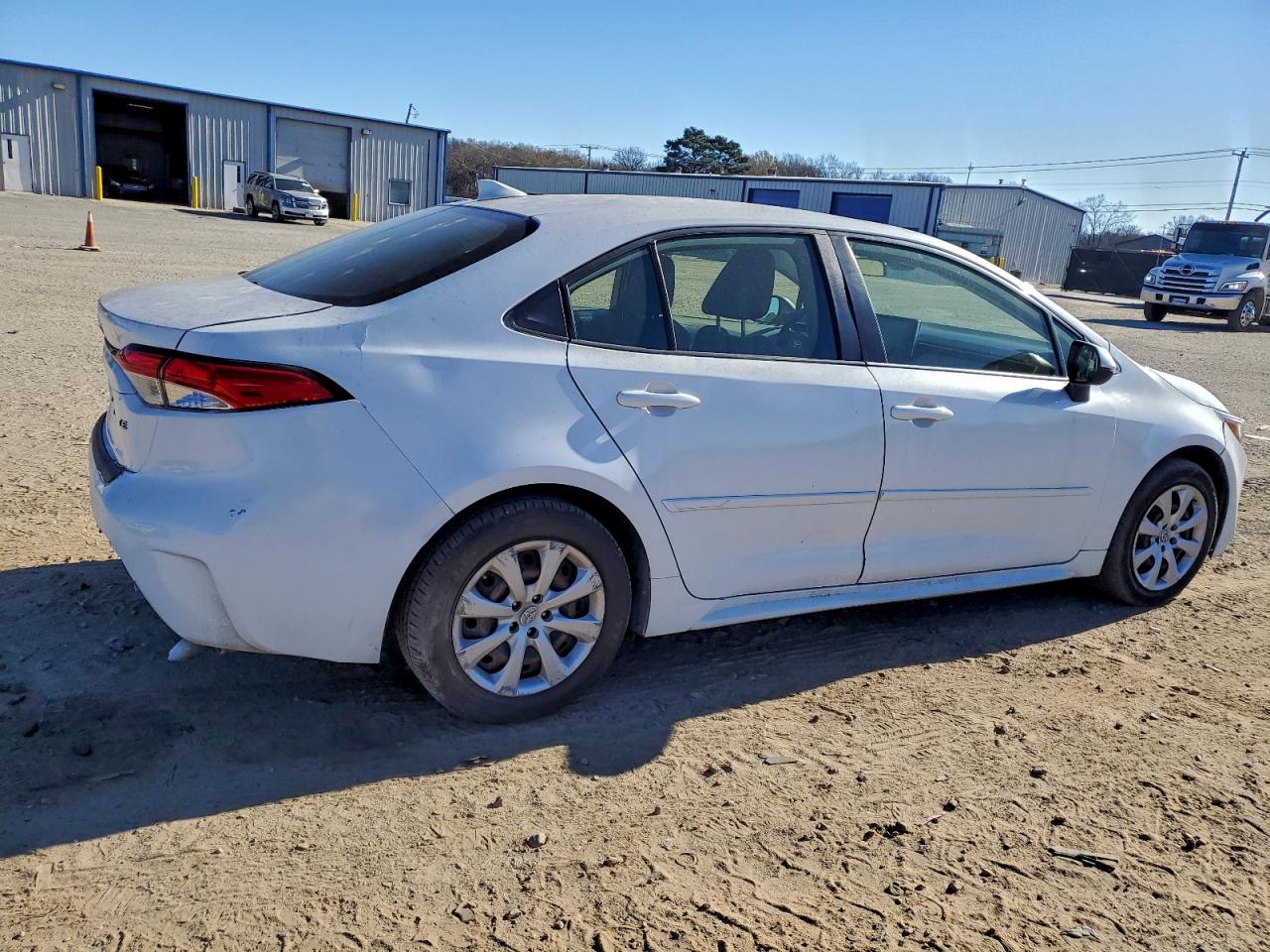 2021 TOYOTA COROLLA LE photo 3