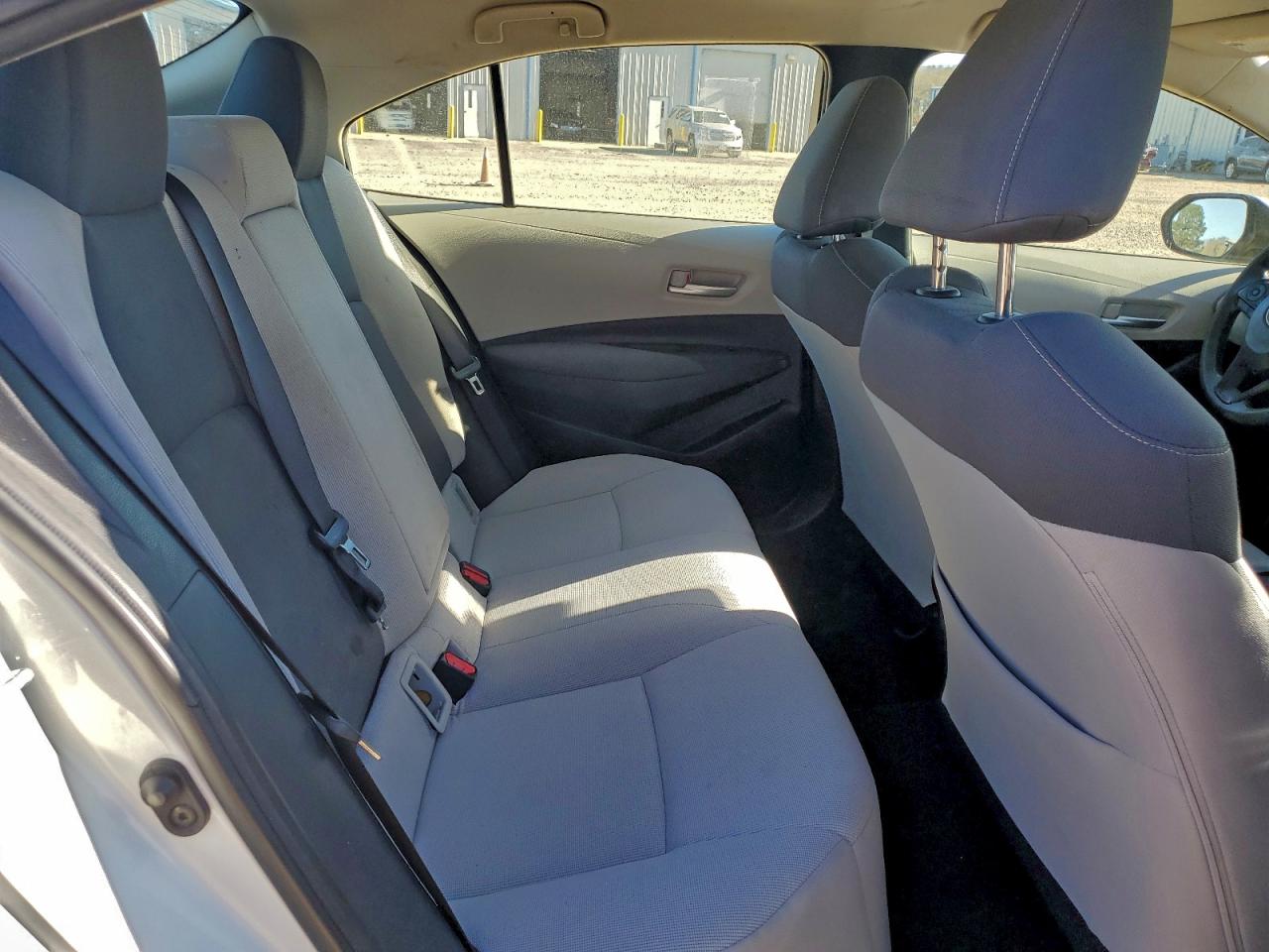 2021 TOYOTA COROLLA LE photo 10