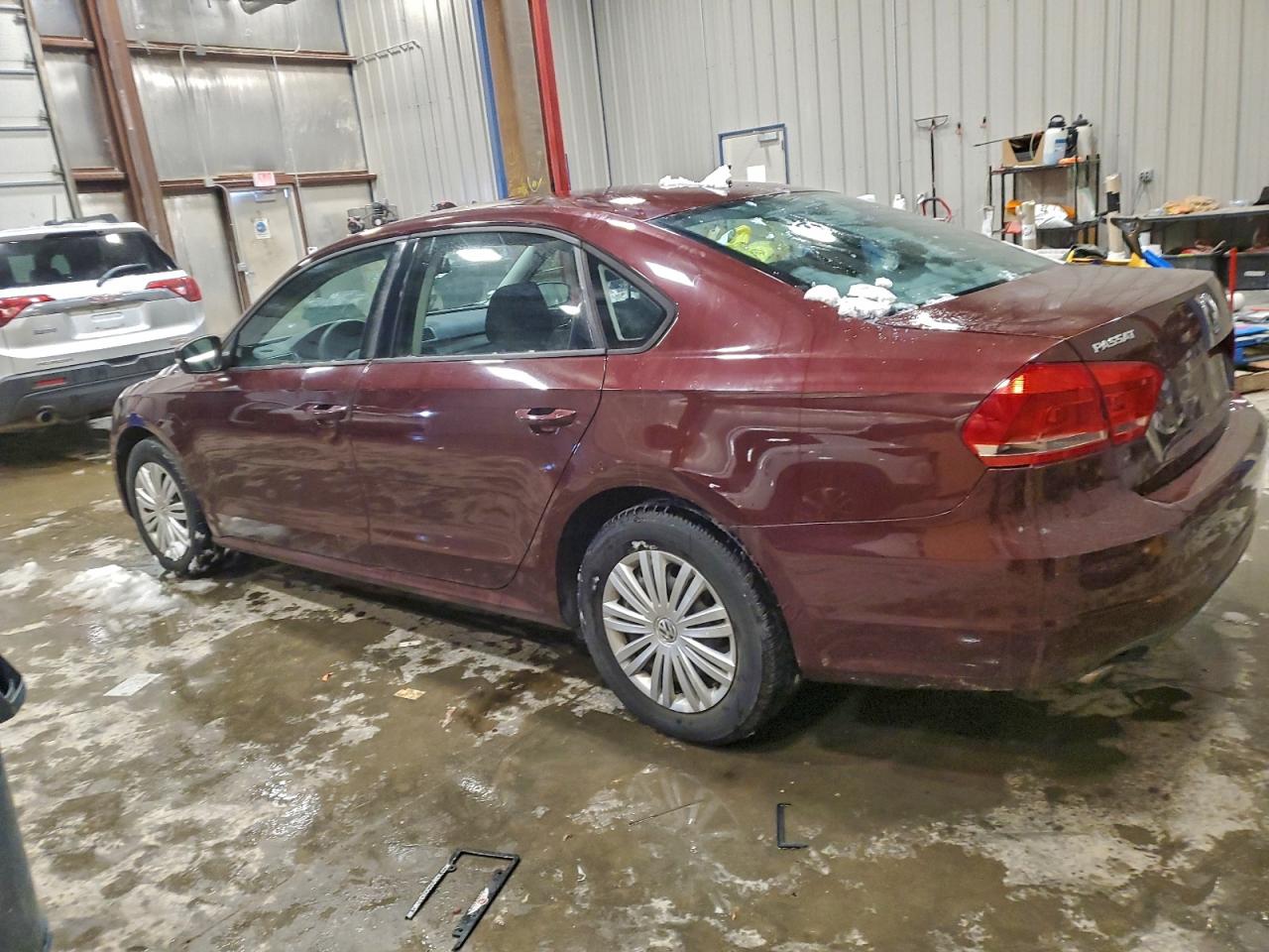 2014 VOLKSWAGEN PASSAT S photo 2