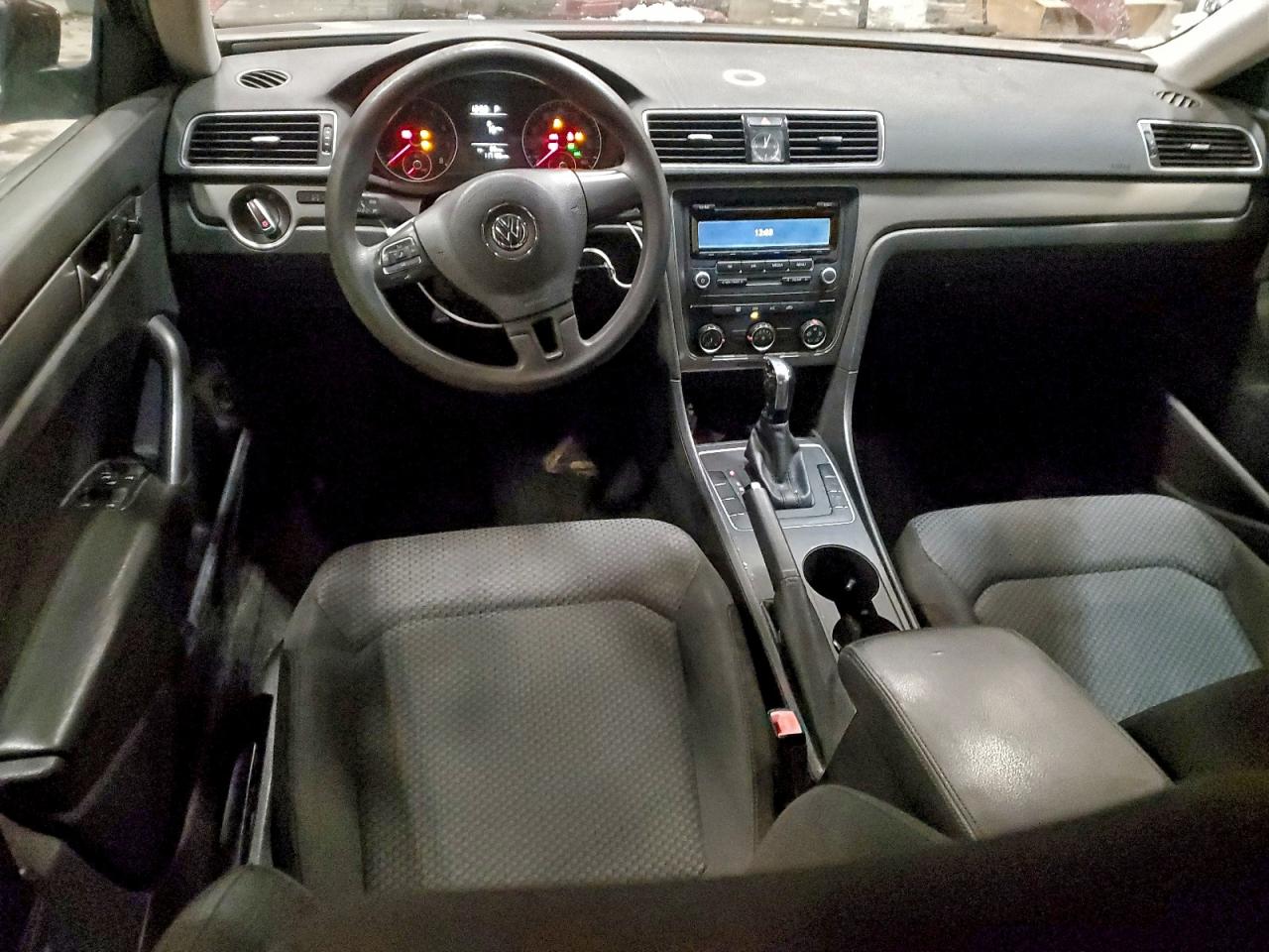 2014 VOLKSWAGEN PASSAT S photo 8
