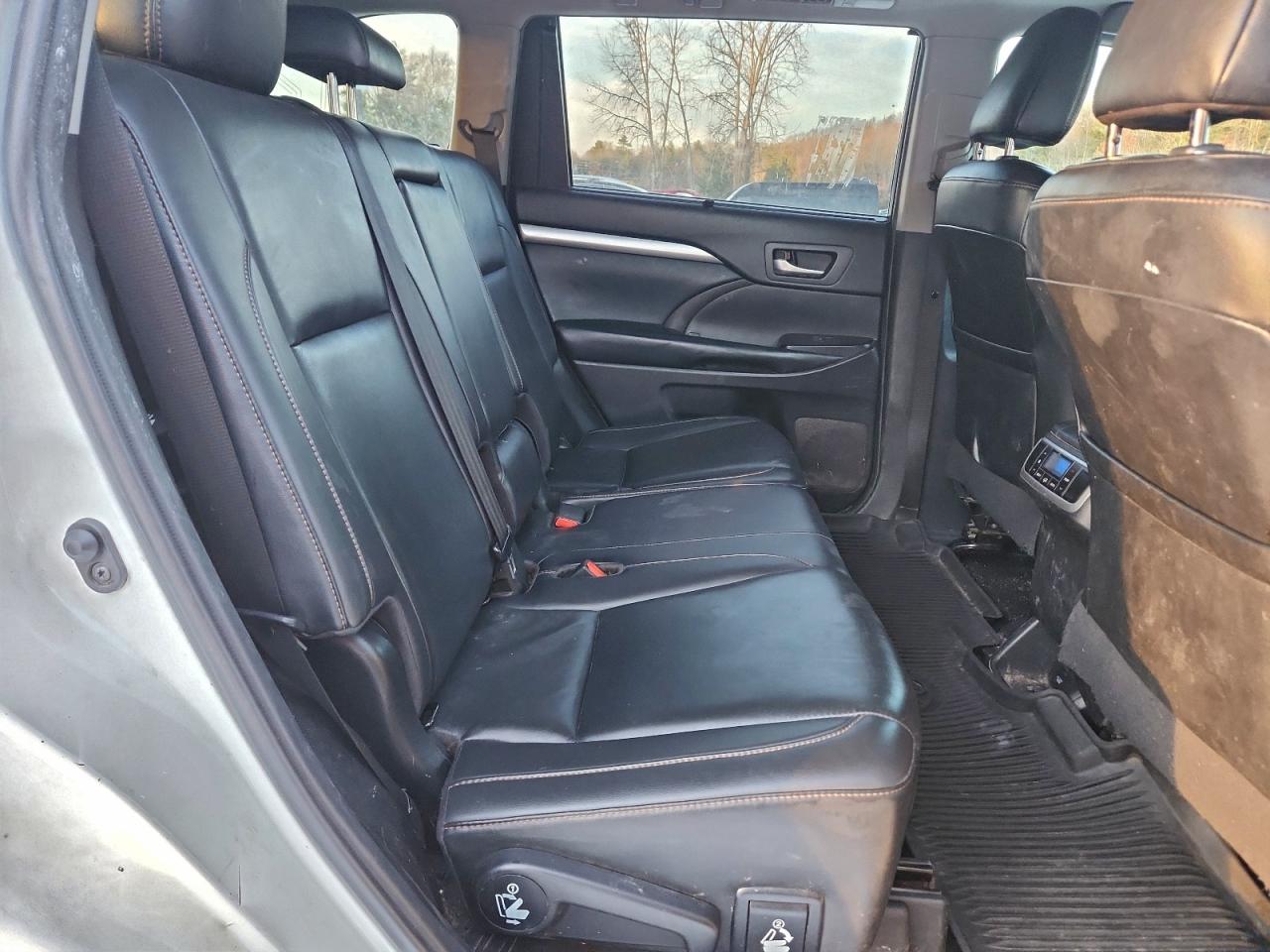 2019 TOYOTA HIGHLANDER SE photo 11