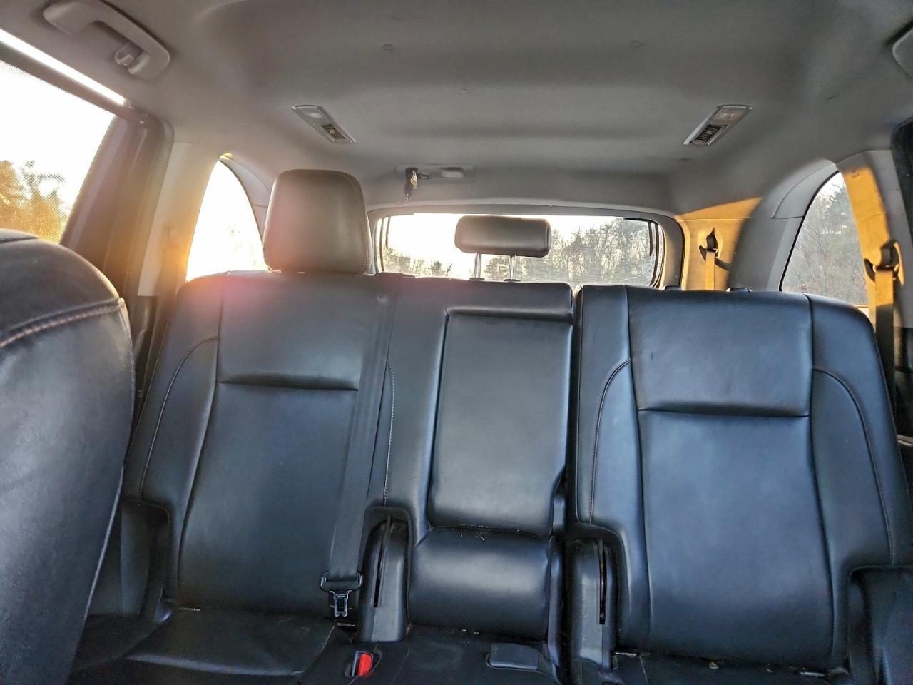 2019 TOYOTA HIGHLANDER SE photo 10