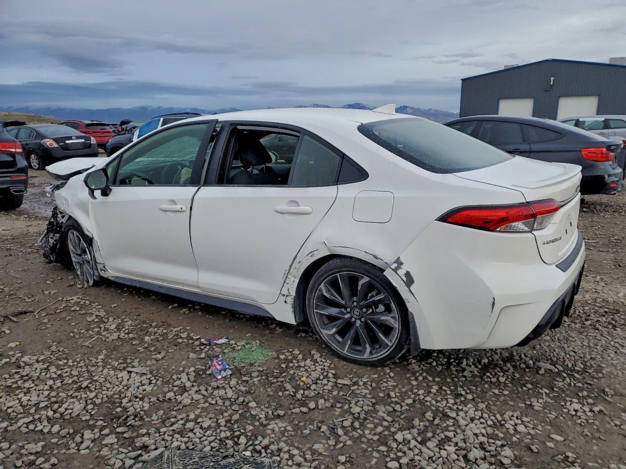 2024 TOYOTA COROLLA LE photo 3