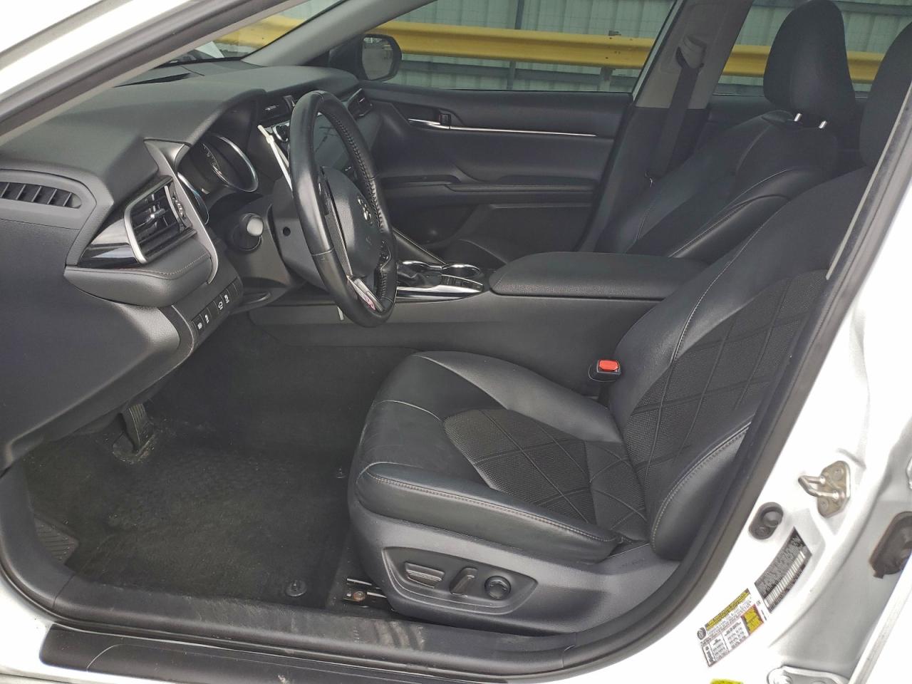 2019 TOYOTA CAMRY L photo 13