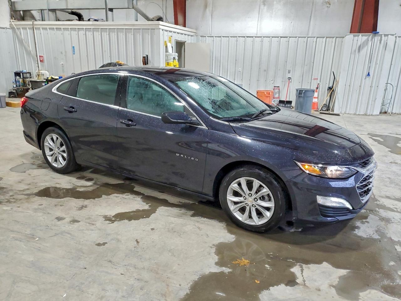 2022 CHEVROLET MALIBU LT photo 4