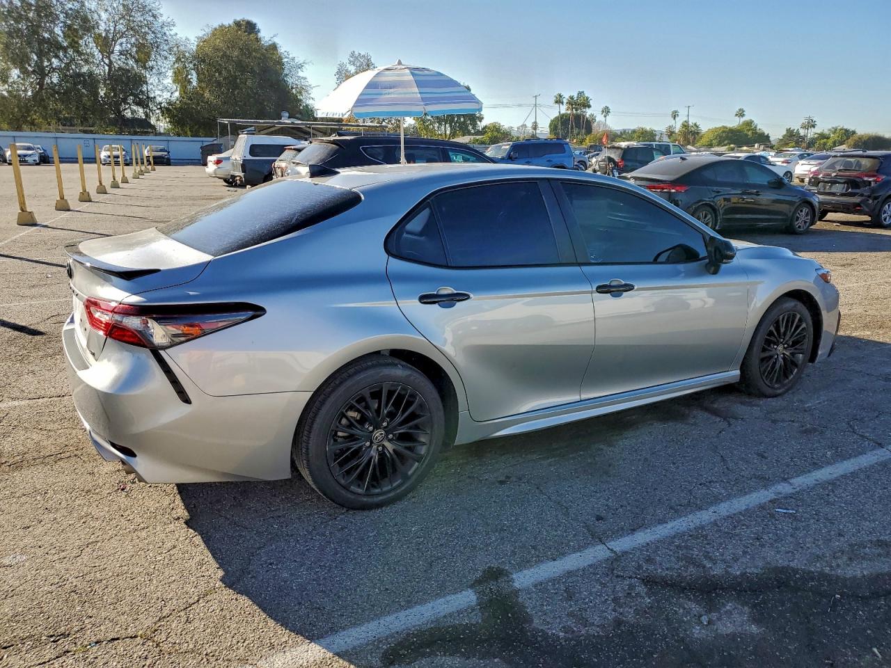 2022 TOYOTA CAMRY SE photo 3