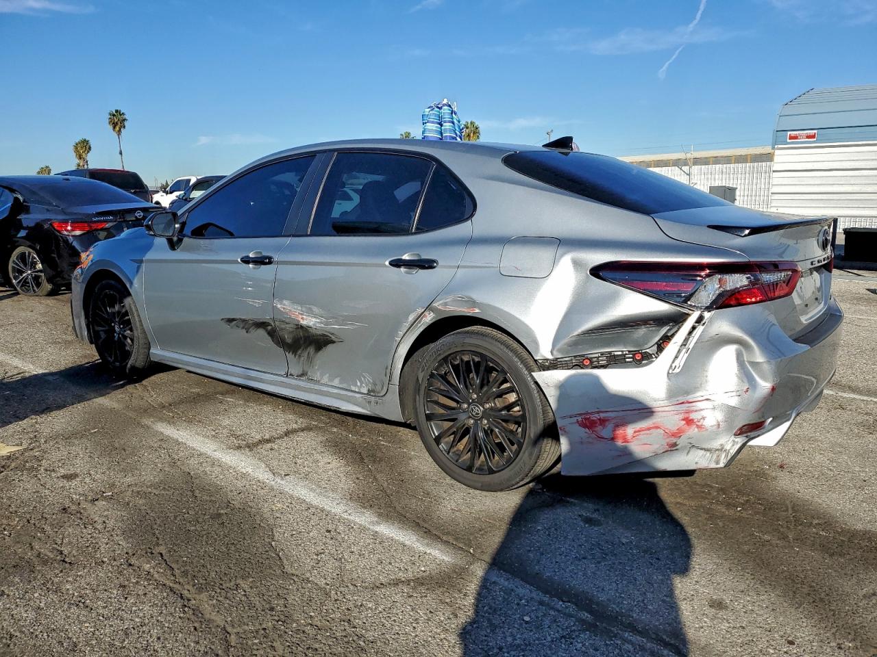 2022 TOYOTA CAMRY SE photo 2