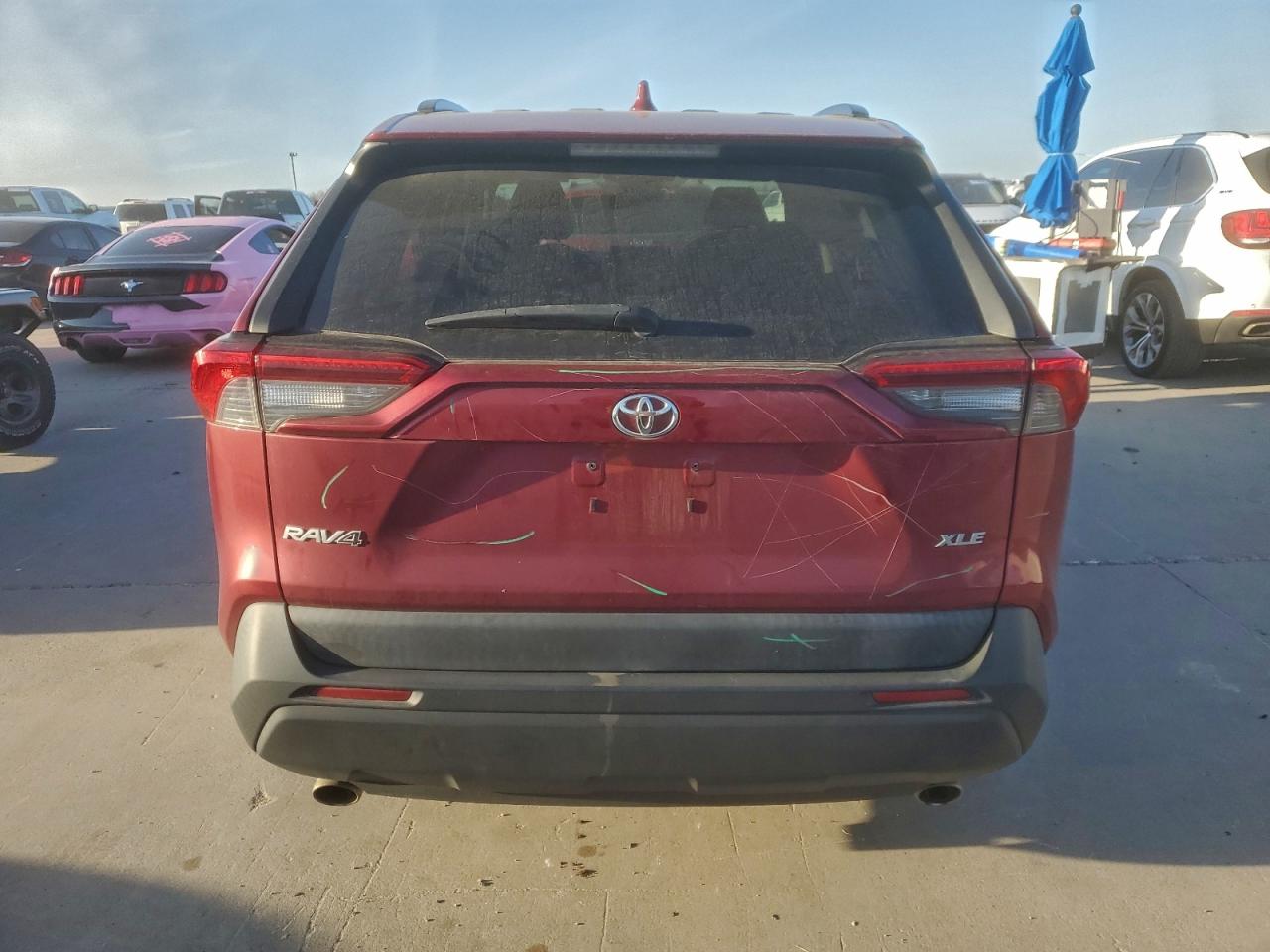 2019 TOYOTA RAV4 XLE photo 16