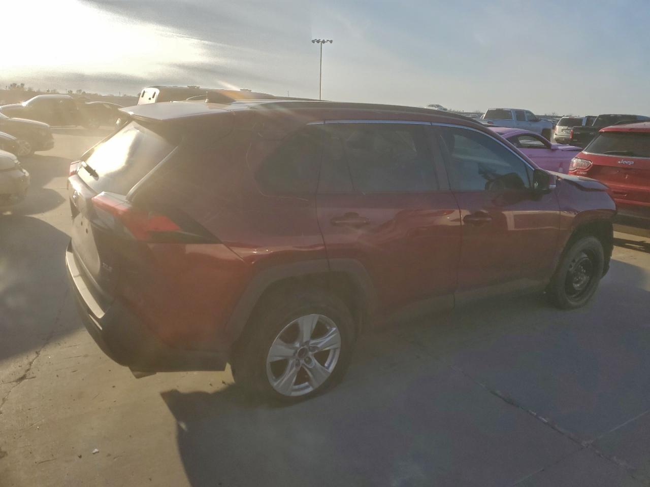 2019 TOYOTA RAV4 XLE photo 7