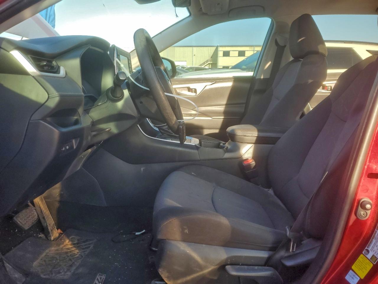 2019 TOYOTA RAV4 XLE photo 19