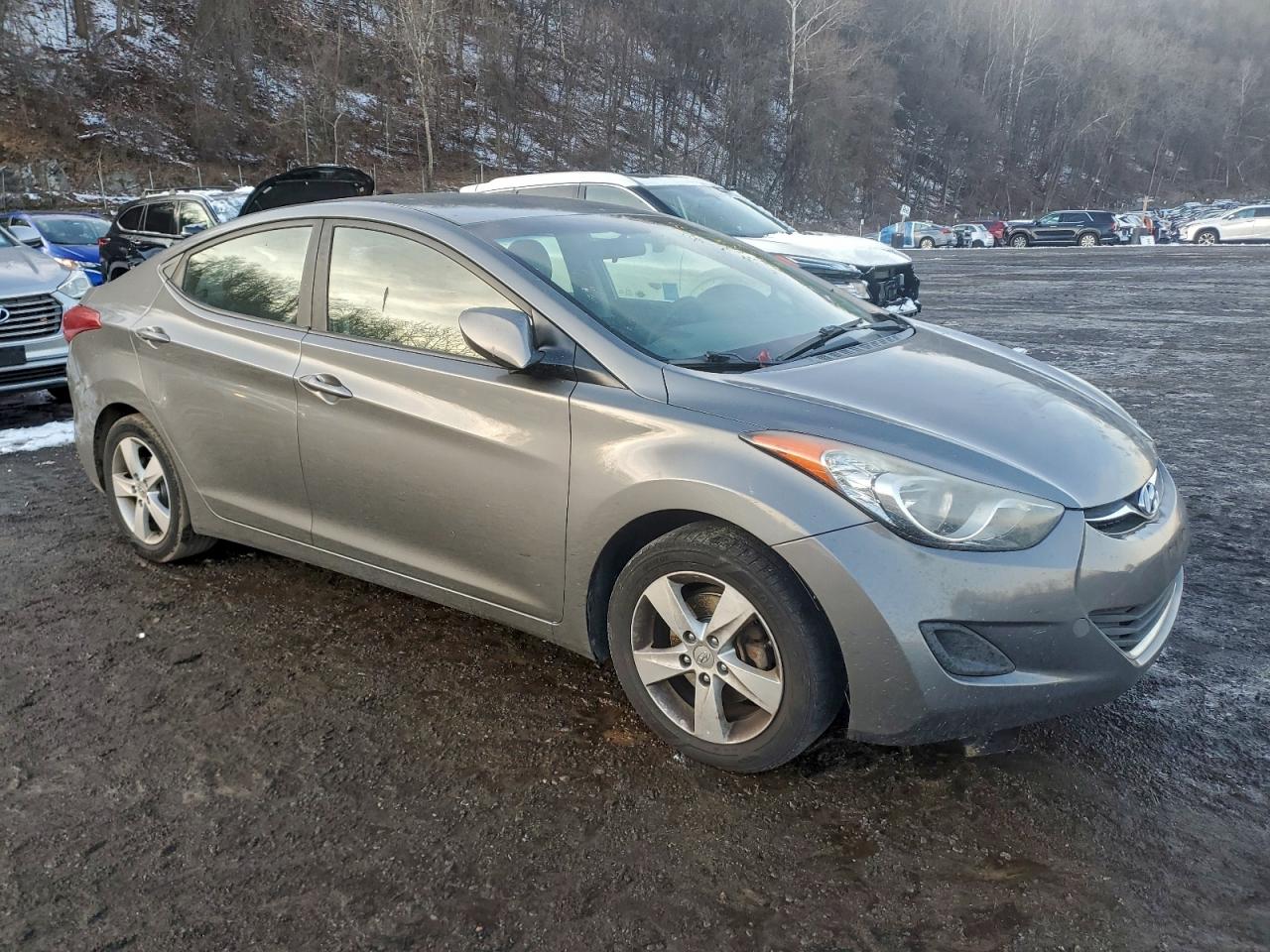 2013 HYUNDAI ELANTRA photo 4