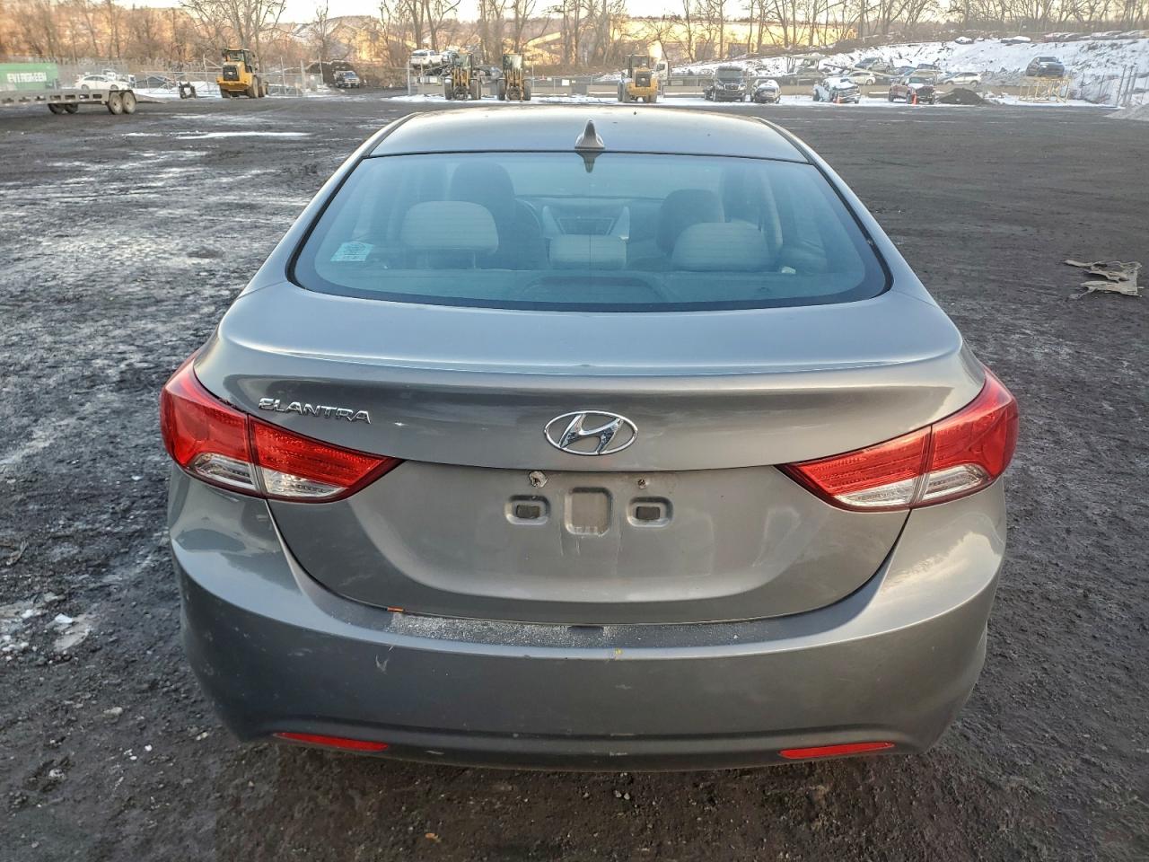 2013 HYUNDAI ELANTRA photo 6