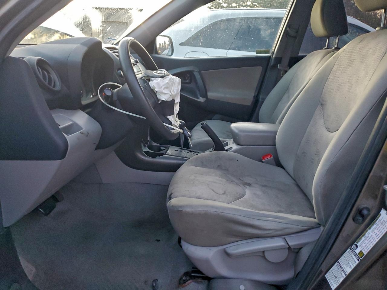 2011 TOYOTA RAV4 photo 13