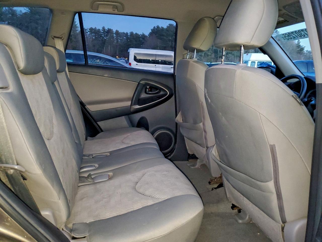 2011 TOYOTA RAV4 photo 21