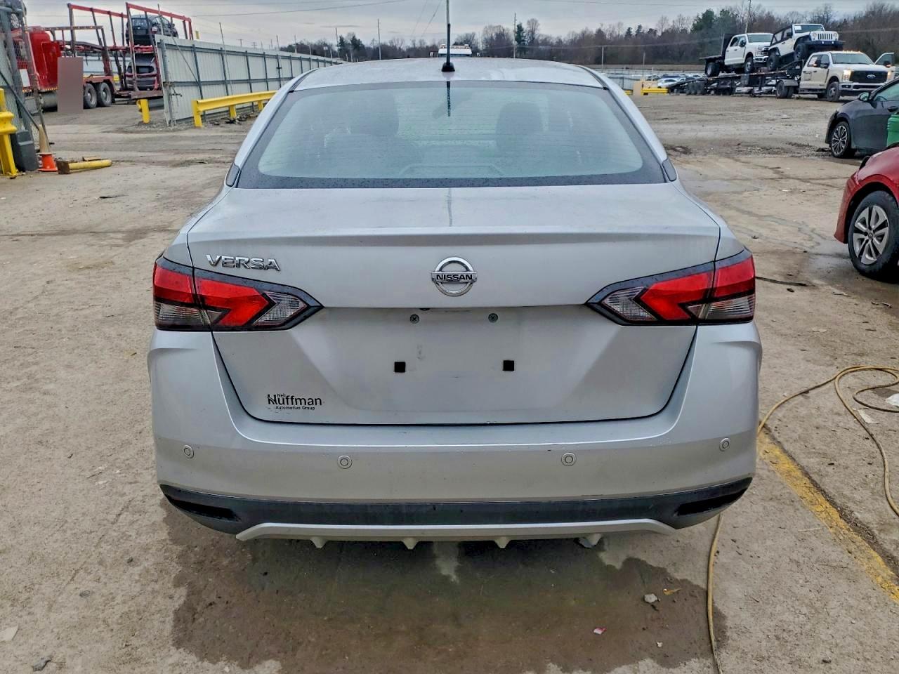 2020 NISSAN VERSA S photo 11