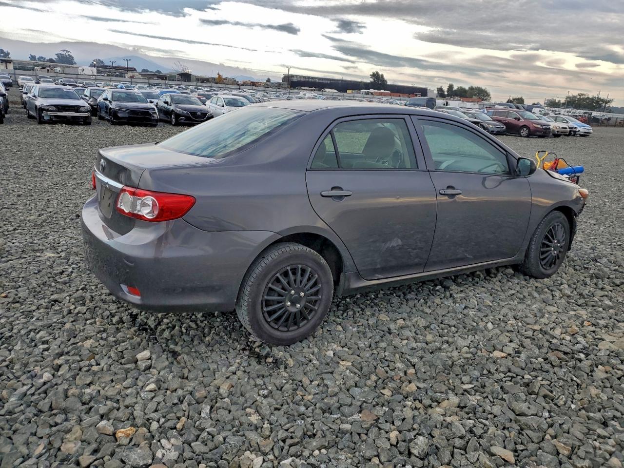 2011 TOYOTA COROLLA BASE photo 3