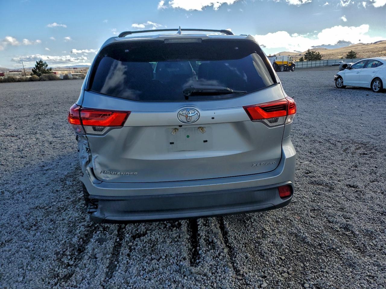 2018 TOYOTA HIGHLANDER SE photo 11