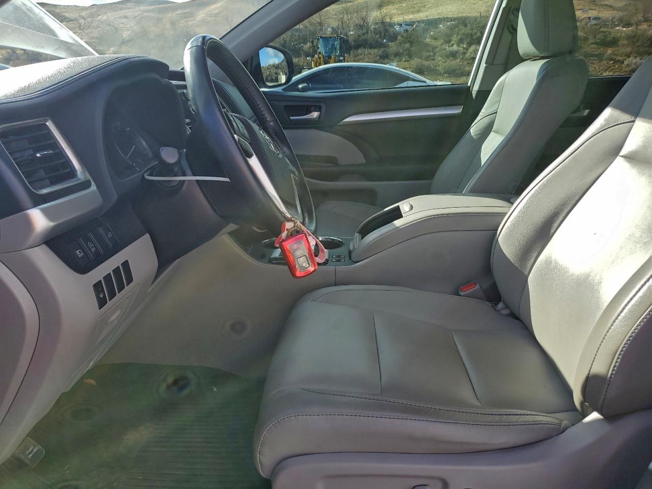 2018 TOYOTA HIGHLANDER SE photo 13